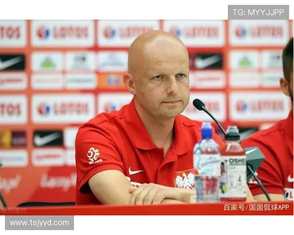 斯科鲁普斯基：我能替代什琴斯尼；因索萨不让上场想过退出